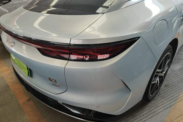 Used BYD Han L 2025 EV Four-Wheel Drive LiDAR Flagship Model Right Rear Taillight