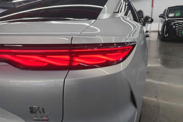 Used BYD Han L 2025 EV Four-Wheel Drive LiDAR Flagship Model Right Rear Taillight
