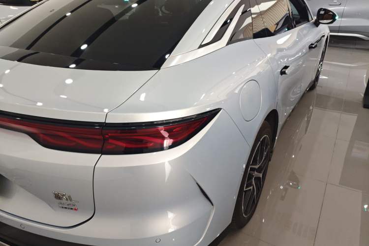 Used BYD Han L 2025 EV Four-Wheel Drive LiDAR Flagship Model Right Rear Taillight