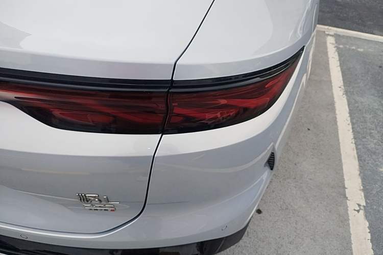 Used BYD Han L 2025 EV Four-Wheel Drive LiDAR Flagship Model Right Rear Taillight