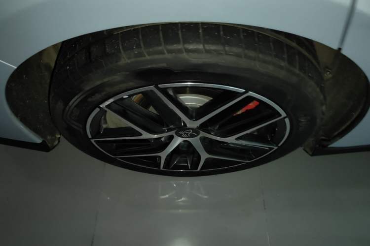 Used BYD Han L 2025 EV Four-Wheel Drive LiDAR Flagship Model Right Rear Wheel Hub