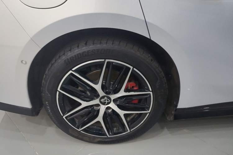 Used BYD Han L 2025 EV Four-Wheel Drive LiDAR Flagship Model Right Rear Wheel Hub