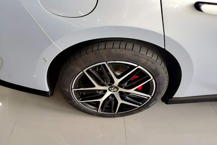 Used BYD Han L 2025 EV Four-Wheel Drive LiDAR Flagship Model Right Rear Wheel Hub