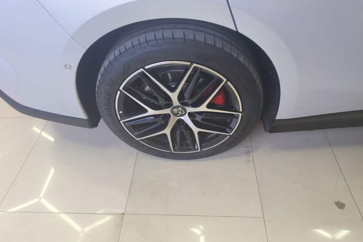 Used BYD Han L 2025 EV Four-Wheel Drive LiDAR Flagship Model Right Rear Wheel Hub