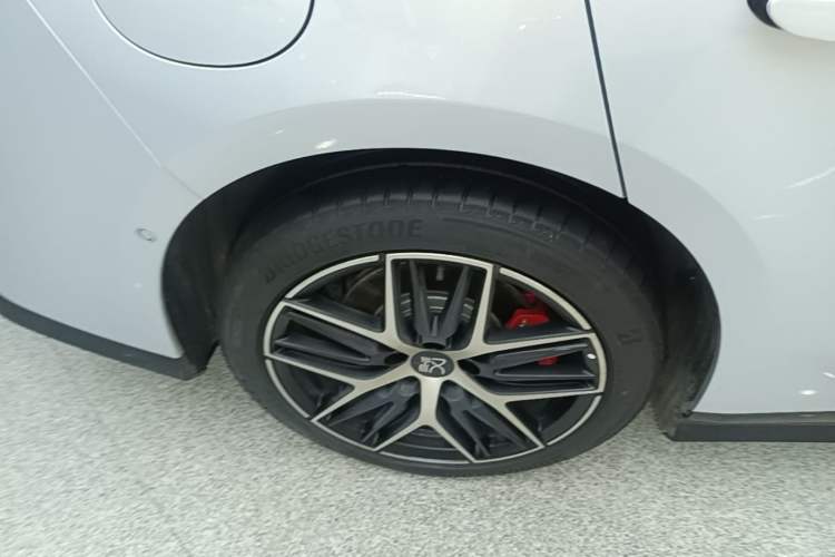 Used BYD Han L 2025 EV Four-Wheel Drive LiDAR Flagship Model Right Rear Wheel Hub