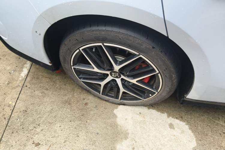 Used BYD Han L 2025 EV Four-Wheel Drive LiDAR Flagship Model Right Rear Wheel Hub