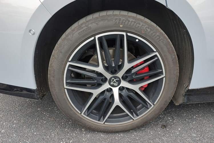 Used BYD Han L 2025 EV Four-Wheel Drive LiDAR Flagship Model Right Rear Wheel Hub