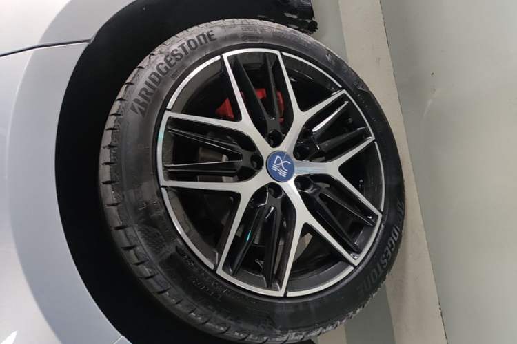 Used BYD Han L 2025 EV Four-Wheel Drive LiDAR Flagship Model Right Rear Wheel Hub
