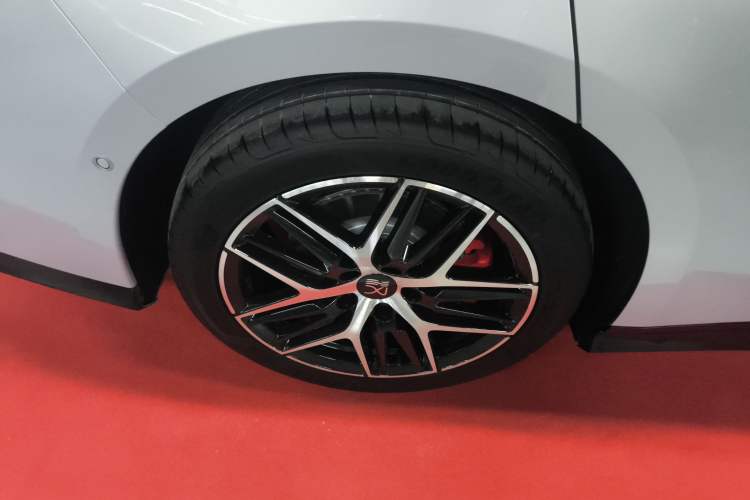 Used BYD Han L 2025 DM-p Four-Wheel-Drive LiDAR Flagship Model Right Rear Wheel Hub
