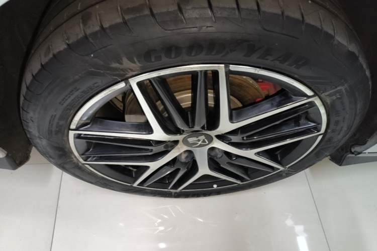 Used BYD Han L 2025 EV Four-Wheel Drive LiDAR Flagship Model Right Rear Wheel Hub