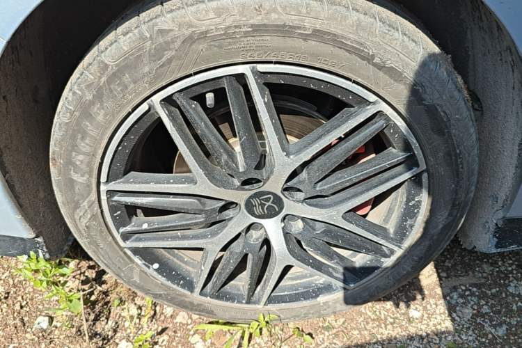 Used BYD Han L 2025 EV Four-Wheel Drive LiDAR Flagship Model Right Rear Wheel Hub