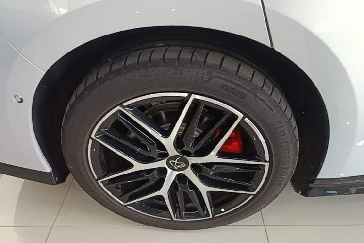 Used BYD Han L 2025 EV Four-Wheel Drive LiDAR Flagship Model Right Rear Wheel Hub