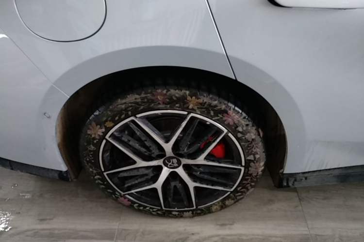 Used BYD Han L 2025 DM-p Four-Wheel-Drive LiDAR Flagship Model Right Rear Wheel Hub