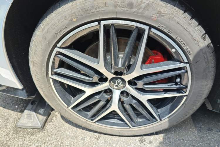 Used BYD Han L 2025 EV Four-Wheel Drive LiDAR Flagship Model Right Rear Wheel Hub