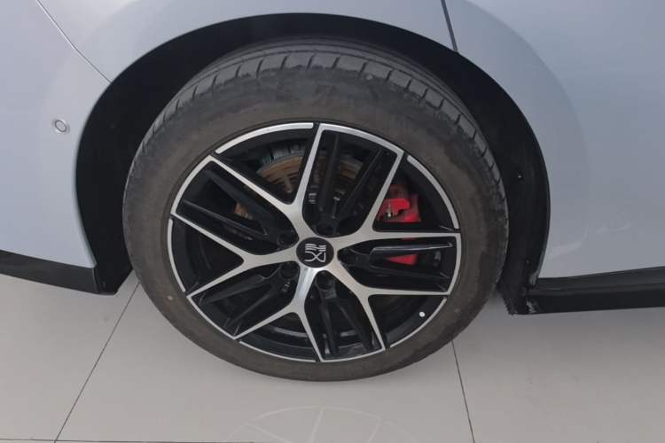 Used BYD Han L 2025 EV Four-Wheel Drive LiDAR Flagship Model Right Rear Wheel Hub