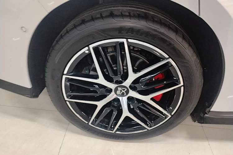 Used BYD Han L 2025 EV Four-Wheel Drive LiDAR Flagship Model Right Rear Wheel Hub