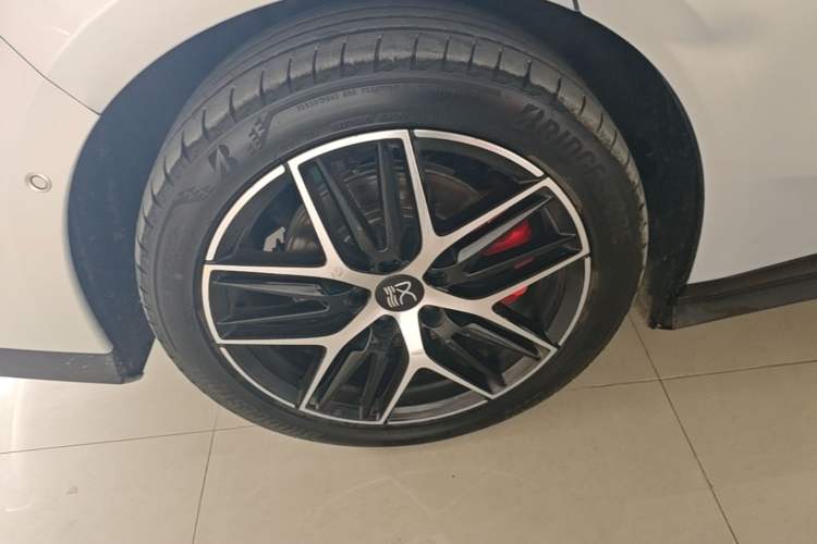 Used BYD Han L 2025 EV Four-Wheel Drive LiDAR Flagship Model Right Rear Wheel Hub