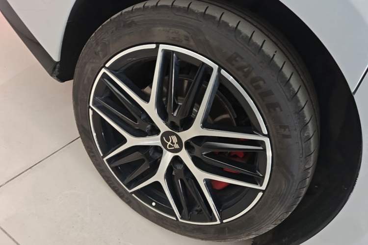 Used BYD Han L 2025 EV Four-Wheel Drive LiDAR Flagship Model Right Rear Wheel Hub