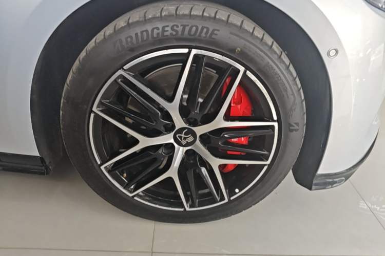 Used BYD Han L 2025 EV Four-Wheel Drive LiDAR Flagship Model Right Rear Wheel Hub