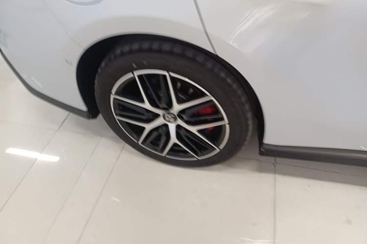 Used BYD Han L 2025 EV Four-Wheel Drive LiDAR Flagship Model Right Rear Wheel Hub