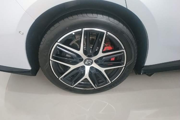 Used BYD Han L 2025 EV Four-Wheel Drive LiDAR Flagship Model Right Rear Wheel Hub