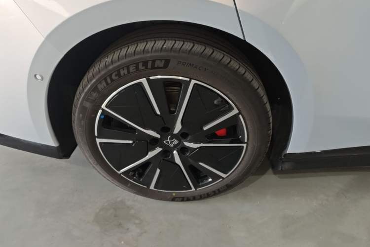 Used BYD Han L 2025 EV 701KM LiDAR Deluxe Edition Right Rear Wheel Hub