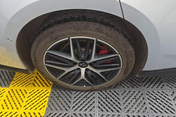Used BYD Han L 2025 EV Four-Wheel Drive LiDAR Flagship Model Right Rear Wheel Hub