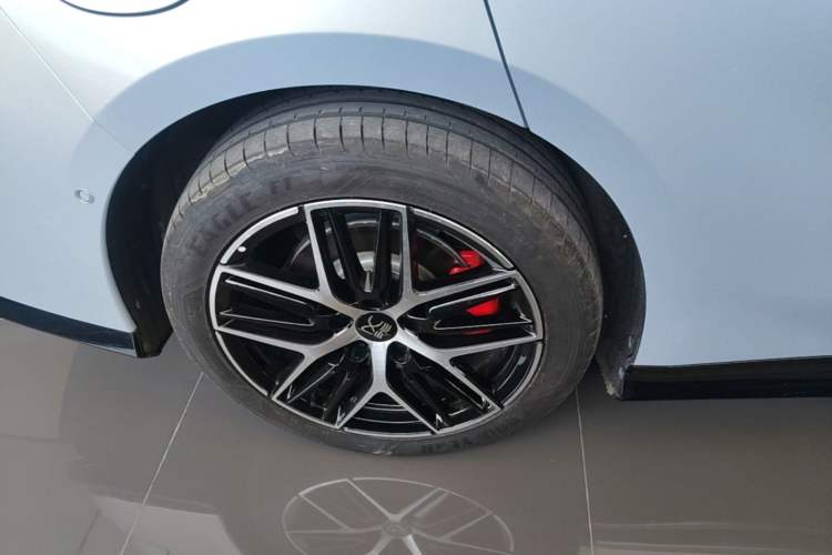 Used BYD Han L 2025 EV Four-Wheel Drive LiDAR Flagship Model Right Rear Wheel Hub