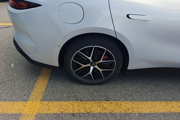 Used BYD Han L 2025 EV Four-Wheel Drive LiDAR Flagship Model Right Rear Wheel Hub
