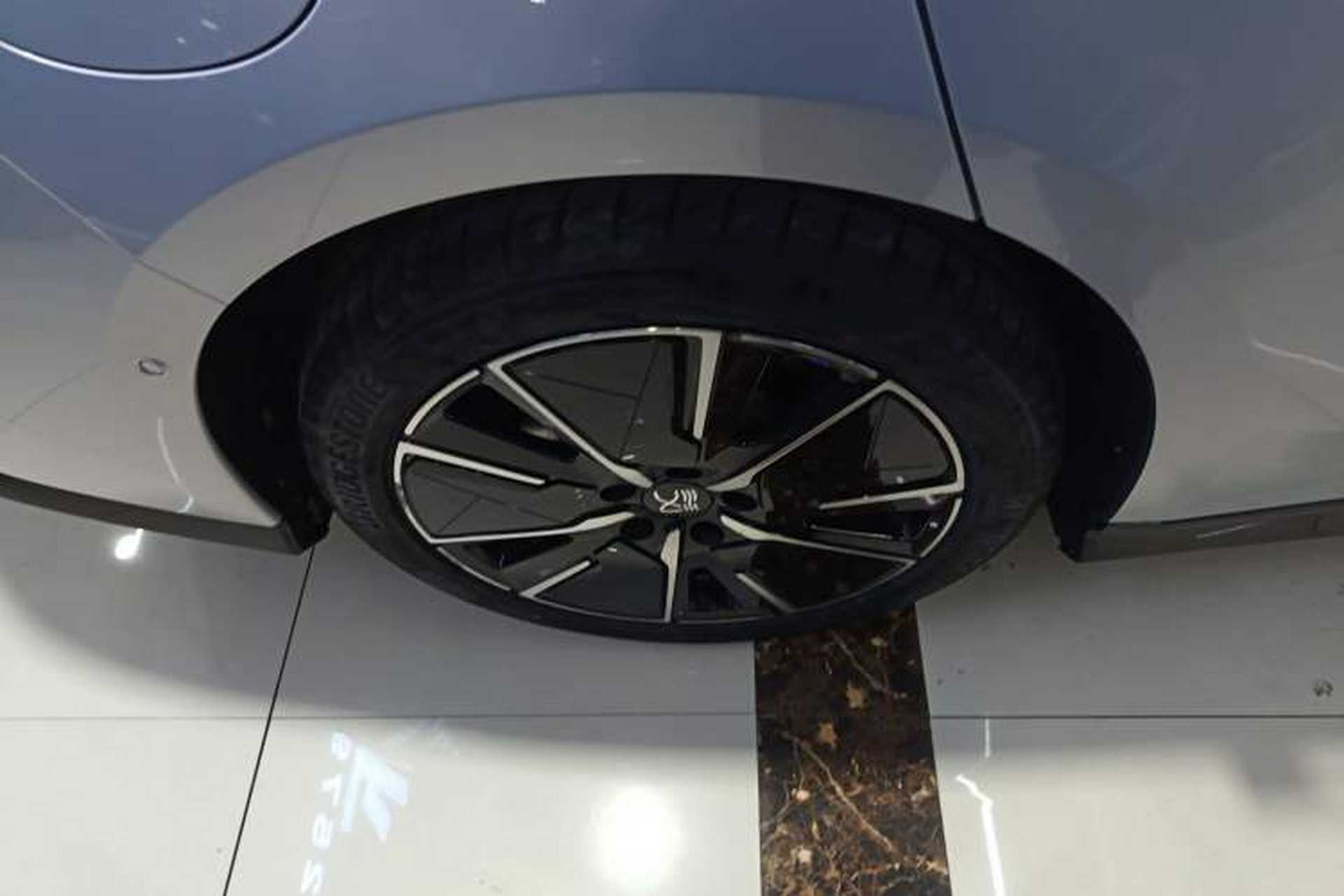 Used BYD Han L 2025 DM-i 200KM LiDAR Luxury Model Right Rear Wheel Hub