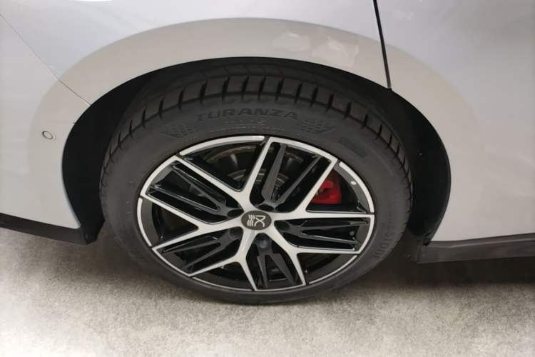 Used BYD Han L 2025 EV Four-Wheel Drive LiDAR Flagship Model Right Rear Wheel Hub