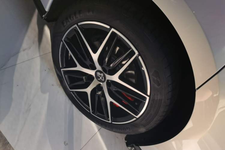 Used BYD Han L 2025 EV Four-Wheel Drive LiDAR Flagship Model Right Rear Wheel Hub