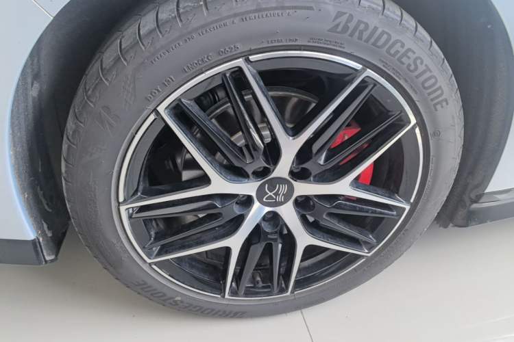 Used BYD Han L 2025 EV Four-Wheel Drive LiDAR Flagship Model Right Rear Wheel Hub