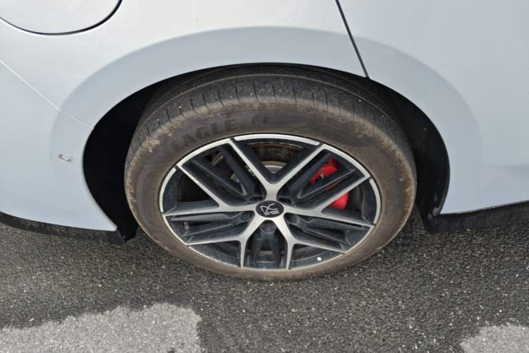 Used BYD Han L 2025 EV Four-Wheel Drive LiDAR Flagship Model Right Rear Wheel Hub