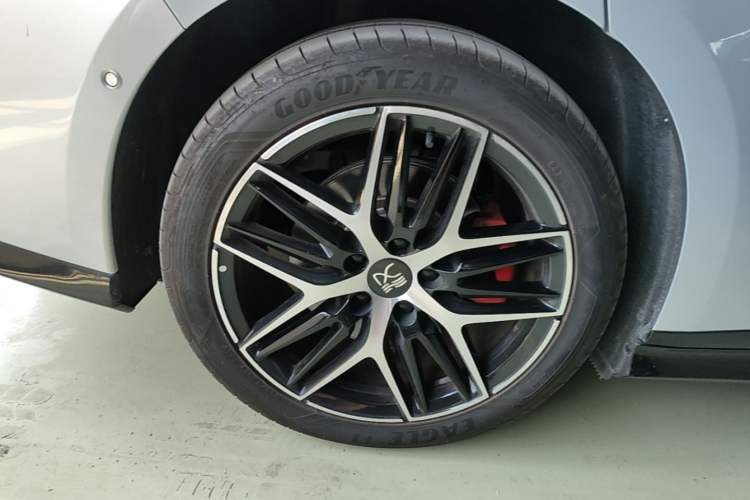 Used BYD Han L 2025 EV Four-Wheel Drive LiDAR Flagship Model Right Rear Wheel Hub