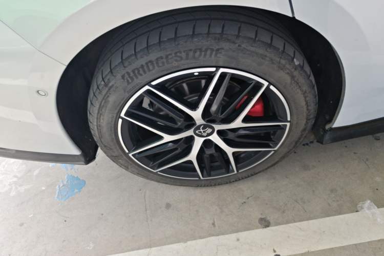 Used BYD Han L 2025 EV Four-Wheel Drive LiDAR Flagship Model Right Rear Wheel Hub