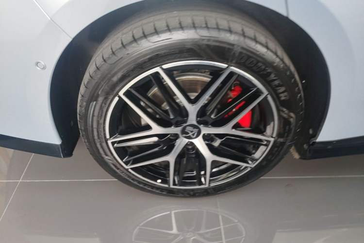 Used BYD Han L 2025 EV Four-Wheel Drive LiDAR Flagship Model Right Rear Wheel Hub