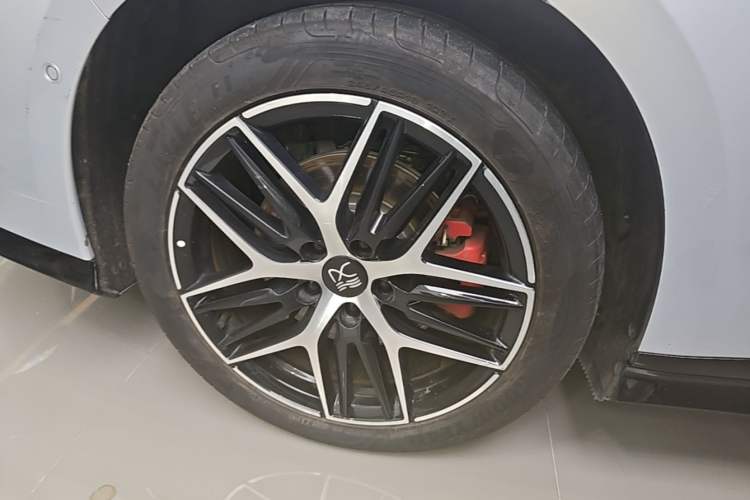 Used BYD Han L 2025 EV Four-Wheel Drive LiDAR Flagship Model Right Rear Wheel Hub