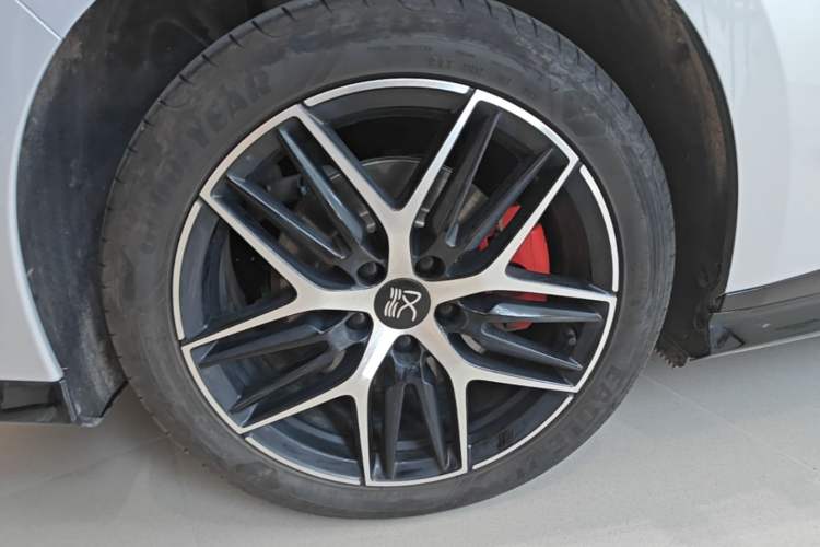 Used BYD Han L 2025 EV Four-Wheel Drive LiDAR Flagship Model Right Rear Wheel Hub