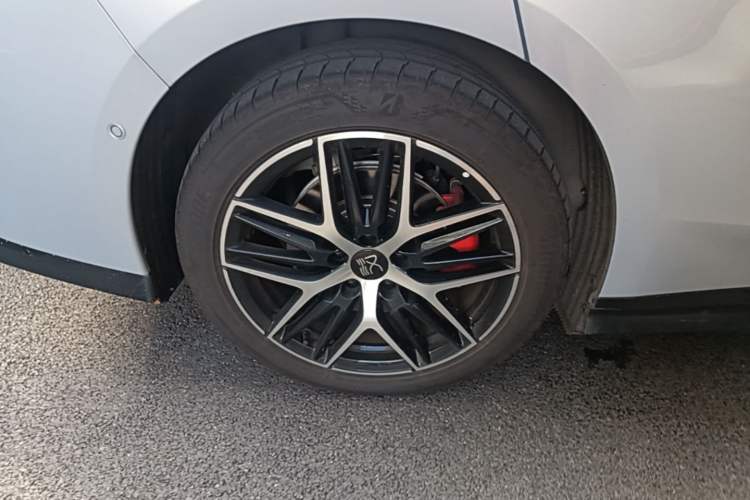 Used BYD Han L 2025 EV Four-Wheel Drive LiDAR Flagship Model Right Rear Wheel Hub