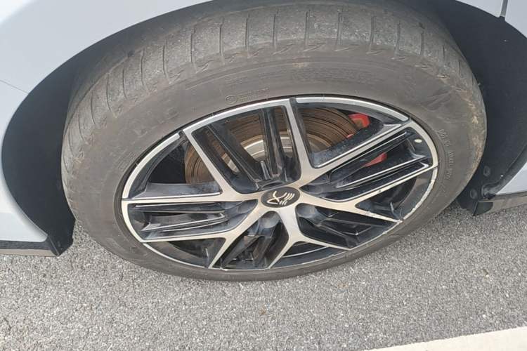 Used BYD Han L 2025 EV Four-Wheel Drive LiDAR Flagship Model Right Rear Wheel Hub