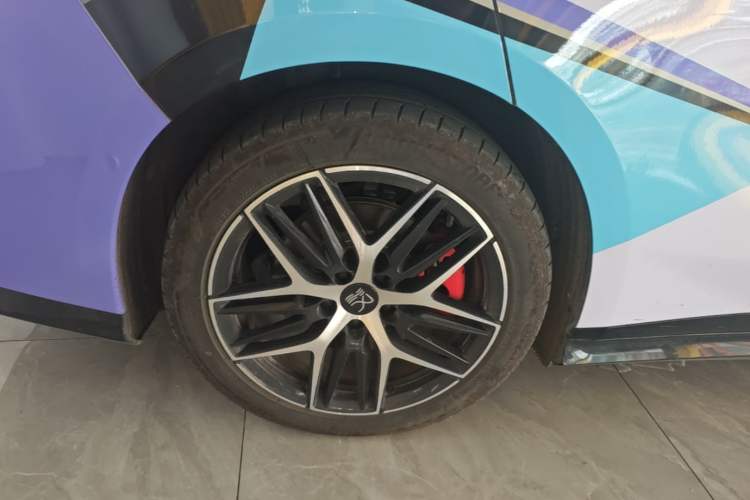 Used BYD Han L 2025 EV 701 km LiDAR Flagship Edition Right Rear Wheel Hub