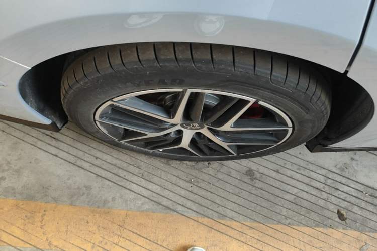 Used BYD Han L 2025 EV Four-Wheel Drive LiDAR Flagship Model Right Rear Wheel Hub