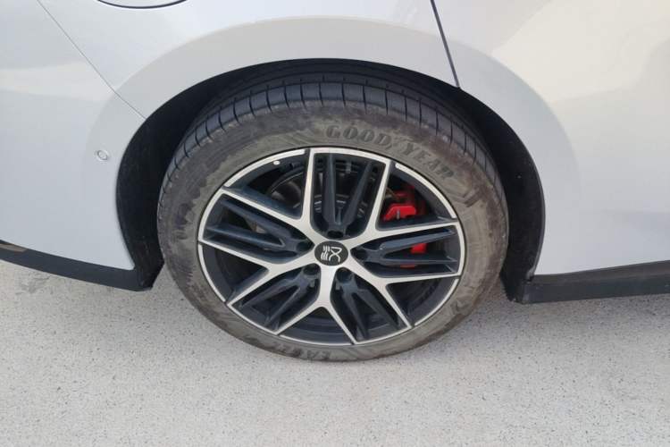 Used BYD Han L 2025 EV Four-Wheel Drive LiDAR Flagship Model Right Rear Wheel Hub