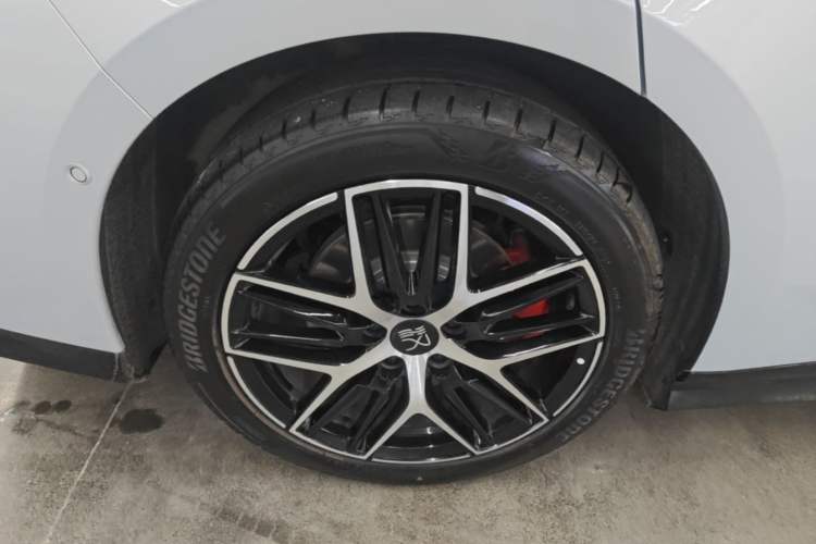 Used BYD Han L 2025 EV Four-Wheel Drive LiDAR Flagship Model Right Rear Wheel Hub