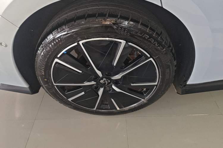 Used BYD Han L 2025 DM-i 200km LiDAR Flagship Model Right Rear Wheel Hub