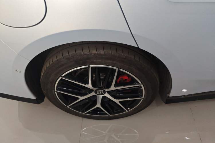 Used BYD Han L 2025 EV Four-Wheel Drive LiDAR Flagship Model Right Rear Wheel Hub