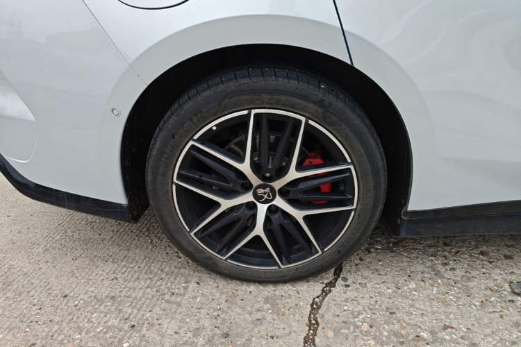 Used BYD Han L 2025 EV Four-Wheel Drive LiDAR Flagship Model Right Rear Wheel Hub