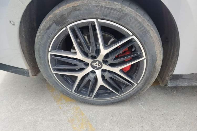 Used BYD Han L 2025 EV Four-Wheel Drive LiDAR Flagship Model Right Rear Wheel Hub