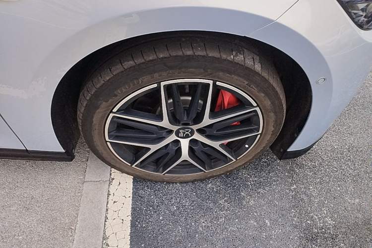 Used BYD Han L 2025 EV Four-Wheel Drive LiDAR Flagship Model Right Rear Wheel Hub